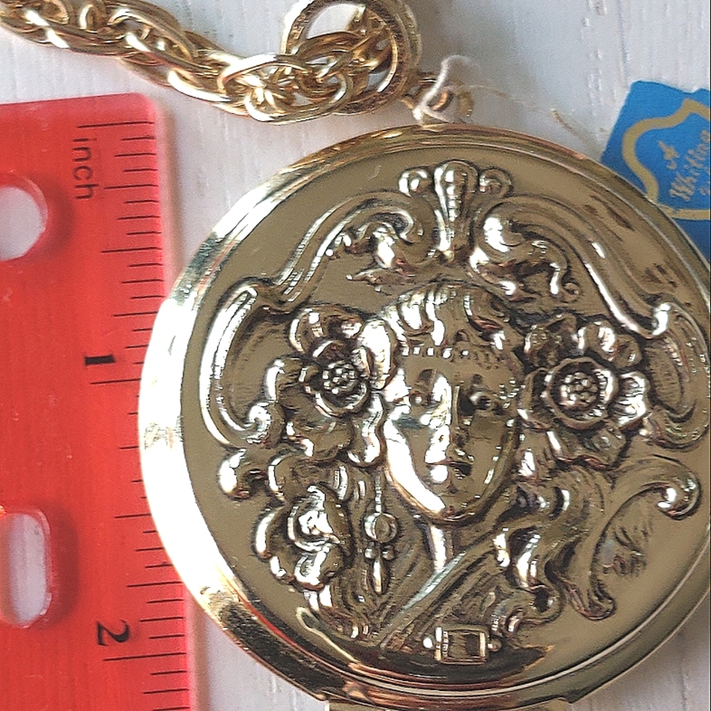 Whiting and Davis art nouveau oversized locket and chain. - Picture 6 of 6